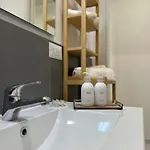 Central Apartment *